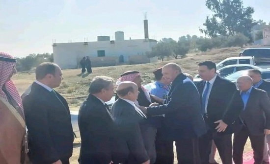 الفايز والصفدي يقدمان واجب العزاء بالشهيد الدلابيح الفايز والصفدي يقدمان واجب العزاء بالشهيد الدلابيح