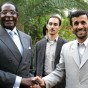 الرئيس الإيراني السابق أحمدي نجاد مع نظيره في زيمبابوي