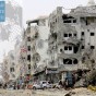 آثار الدمار الذي سببه الحوثيين ومواليهم في عدن وشعار هيومن رايتس ووتش