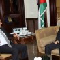 وزير الصحة الدكتور علي حياصات خلال لقائه في مكتبه الاثنين سفير جمهورية كوريا لدى المملكة تشوي هونغ