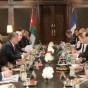 الملك عبدالله الثاني خلال لقائه الرئيس الفرنسي فرانسوا أولاند في قصر الحسينية