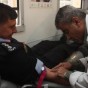 شرطي يتبرع بالدم