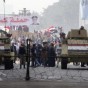 جنود مصريون يقفون بالمدرعات أمام ميدان التحرير