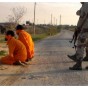 صورة بثها تنظيم "داعش - ولاية سيناء" لعملية الإعدام لاثنين من المواطنين المصر يين بتهمة التجسس