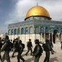 جنود الإحتلال بجانب قبة الصخرة