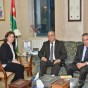 وزيرة التنمية الاجتماعية ريم ابو حسان خلال لقائها الدكتور ابراهيم الشاعر