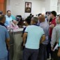 مراجعون ينتظرون دورهم في دائرة الأحوال المدنية والجوازات