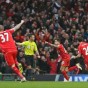 لاعبو ليفربول اثناء احتفالهم بتسجيل هدف