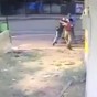 اعتداء إسرئيليين على جندي إسرائيلي إثيوبي - من الفيديو