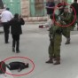 جندي إسرائيلي يطلق النار على جريح فلسطيني