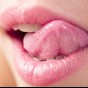 لعق الشفتين  تتسبب بجفافهما