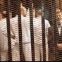 محمد مرسي وقيادات الاخوان داخل المحكمة