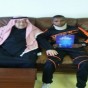 الطفل جعفر البلاونة مع رئيس نادي الفيصلي الشيخ ماجد العدوان