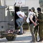 قوات الاحتلال تعتقل الفلسطينيين - ارشيفية