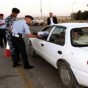 رجال السير يوزعون الافطار على السائقين - أرشيفية