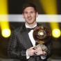 ميسي يتوج بالكرة الذهبية كأفضل لاعب في العالم لعام 2012