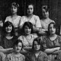 صورة لفتيات التقطت عام 1900