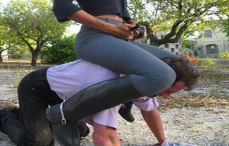 أيها الرجل .. حاول ألا تكون حمـارا للمرأ ة