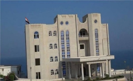 إسقاط طائرة مسيرة فوق قصر معاشيق بعدن إسقاط طائرة مسيرة فوق قصر معاشيق بعدن
