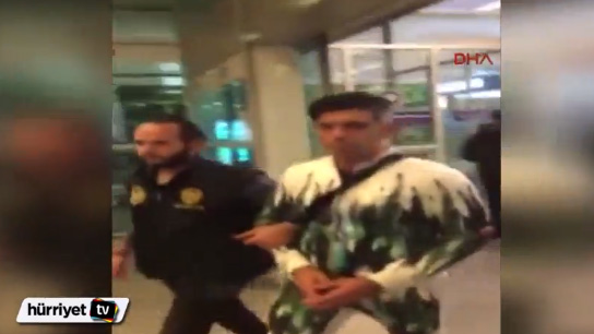 بالفيديو : اعتقال اسرائيلي في تركيا يشتبه بتجارته بالأعضاء البشرية للاجئين السوريين بالفيديو : اعتقال اسرائيلي في تركيا يشتبه بتجارته بالأعضاء البشرية للاجئين السوريين