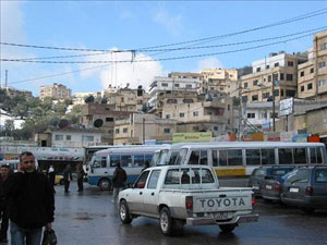 مدير تنظيم النقل البري يطلع على خدمات النقل العام بعجلون 