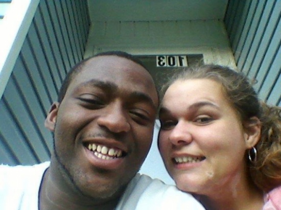 «شاهد» أخذت حبيبها “القعيد” إلى الغابة بحجة التنزه وتركته هناك يتجمد حتى الموت!