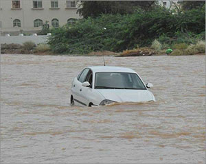 السلطنة تراقب منخفضا مداريا 