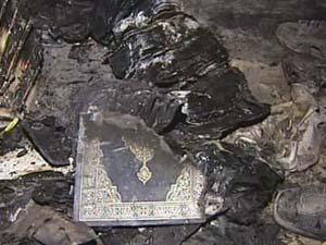 مستوطنون يحرقون مسجدا في المغير برام الله 