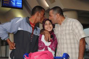 مصرية تلتقي والدها الجزائري بعد 12 عامًا من الفراق