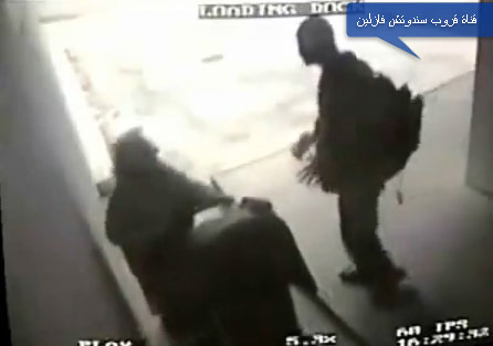 عجوز تتعرض للسرقه بوحشية