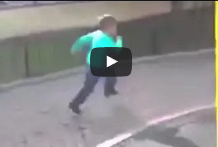 بالفيديو.. رد فعل طفل سوري على رجل أقنعه بوجود قنبلة