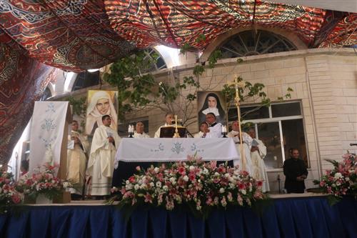 الطوائف المسيحية تؤدي مناسك الحج في مار الياس بعجلون الطوائف المسيحية تؤدي مناسك الحج في مار الياس بعجلون