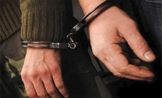 القبض على شخصين أوروبيين سرقا 65 ألف دولار من مركبة في عمان القبض على شخصين أوروبيين سرقا 65 ألف دولار من مركبة في عمان
