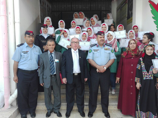 تكريم اصدقاء الشرطه في مدرسة الخنساء الثانويه للبنات بالرمثا (صور)