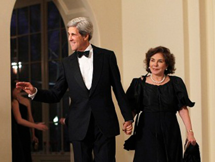 الوضع الصحي الخطير لزوجة كيري قد يؤجل زيارته للمنطقة