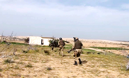 مقتل 5 ارهابيين وضابط وجندي من الجيش المصري في سيناء مقتل 5 ارهابيين وضابط وجندي من الجيش المصري في سيناء