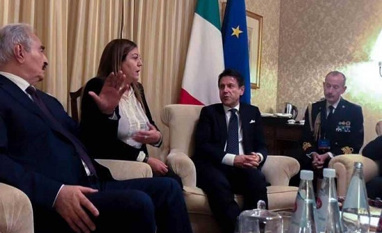 حفتر يلتقي رئيس وزراء إيطاليا.. ولن يشارك بمفاوضات باليرمو حفتر يلتقي رئيس وزراء إيطاليا.. ولن يشارك بمفاوضات باليرمو