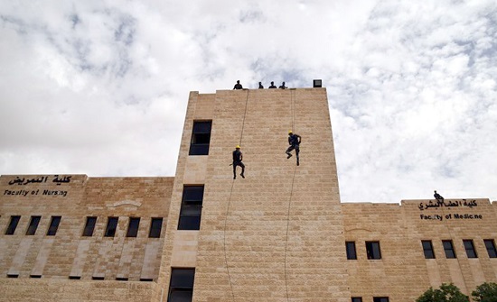 تمرين لحوادث وهمية لكوادر الدفاع المدني في الجامعة الهاشمية تمرين لحوادث وهمية لكوادر الدفاع المدني في الجامعة الهاشمية