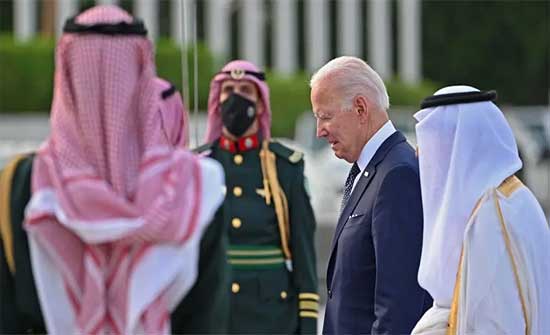 بايدن يصل الى جدة بزيارة تحمل ملفات من بينها إيران وأسعار الطاقة .. بالفيديو بايدن يصل الى جدة بزيارة تحمل ملفات من بينها إيران وأسعار الطاقة .. بالفيديو