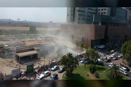 بالفيديو: عشرات الجرحى والعالقين الإسرائيليين بانهيار مبنى في تل أبيب بالفيديو: عشرات الجرحى والعالقين الإسرائيليين بانهيار مبنى في تل أبيب