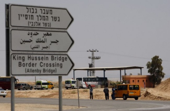الاحتلال يمنع 30 فلسطينيا من السفر الى الاردن الأسبوع الماضي الاحتلال يمنع 30 فلسطينيا من السفر الى الاردن الأسبوع الماضي