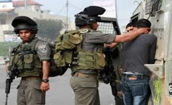 الاحتلال يعتقل اربعة فلسطينيين بالضفة الغربية الاحتلال يعتقل اربعة فلسطينيين بالضفة الغربية