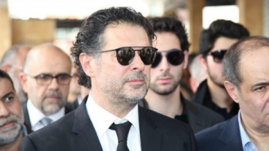 الصورة الأولى من عزاء والد زوجة راغب علامة.. انهيار وبكاء في أحضان راغب الصورة الأولى من عزاء والد زوجة راغب علامة.. انهيار وبكاء في أحضان راغب
