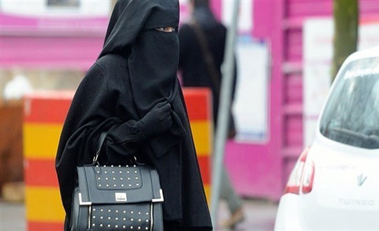 مجلس مسلمي بريطانيا: تعليقات جونسون حول النقاب تزيد "الإسلاموفوبيا" مجلس مسلمي بريطانيا: تعليقات جونسون حول النقاب تزيد "الإسلاموفوبيا"