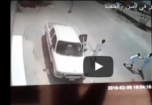 بالفيديو.. سعودي متهور يصدم رجل مسن بسيارته بالفيديو.. سعودي متهور يصدم رجل مسن بسيارته