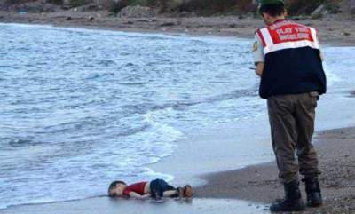 بدء محاكمة رجلين في تركيا بتهمة تهريب الطفل “إيلان الكردي” أثناء رحلة موته