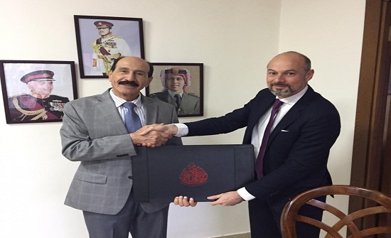 مدير عام "المتقاعدين العسكريين" يلتقي الملحق العسكري الفرنسي بعمان مدير عام "المتقاعدين العسكريين" يلتقي الملحق العسكري الفرنسي بعمان