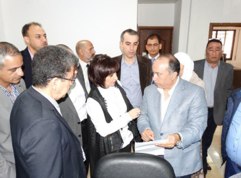 شويكة تتفقد عملية إصدار البطاقة الذكية بوادي السير