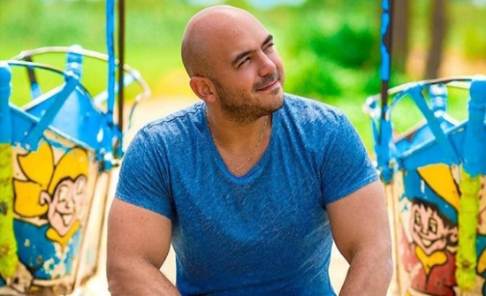وفاة والد عروس بحفل زفاف يحييه محمود العسيلي .. كيف كان رد فعله؟