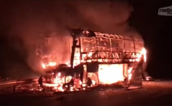 11 قتيلا باحتراق حافلة في المغرب - فيديو +18